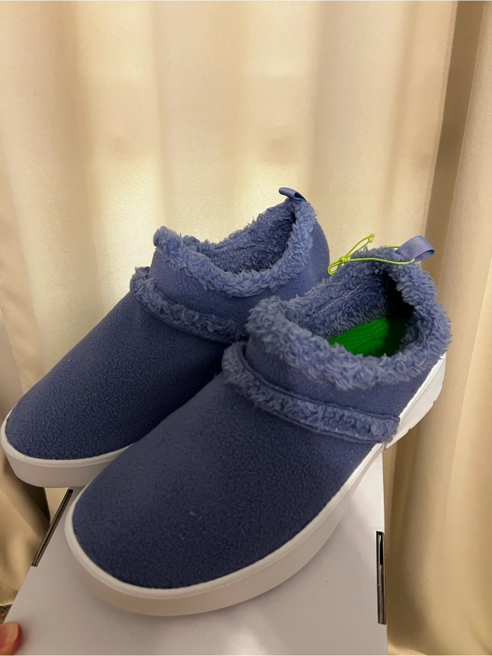 OOFOS Women’s Fleece-Lined Slip-On Mules in Purple